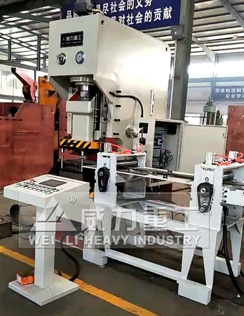 100噸液壓沖床搭配送料機(jī)